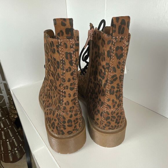 NEW Leopard Print Faux Suede Lug Sole Boots 8 - Picture 4 of 9